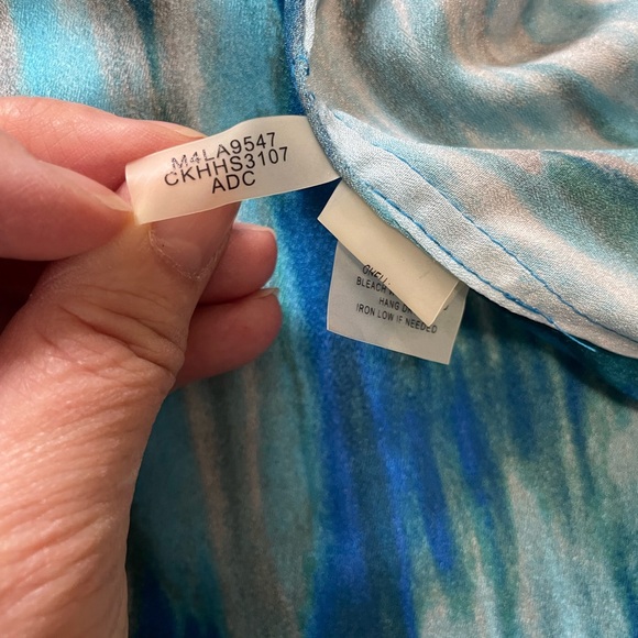 Calvin Klein Blue and Gray Blouse ~ Size Small 
Perfect for the office - Picture 4 of 10